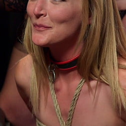 Aiden Starr en 'Kink' Una orgía de esclavos como ninguna otra (Miniatura 1)