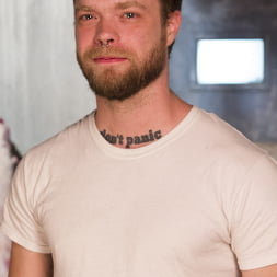 Aiden Starr en 'Kink' El carnicero sádico acosa a Meatboy (Miniatura 1)