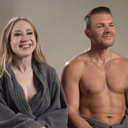 Alaina Taylor en 'Kink' Pequeño trapo de semen zorra (Miniatura 16)
