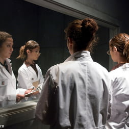 Amber Rayne en 'Kink' Centro de detención de Sunnydale (Miniatura 2)