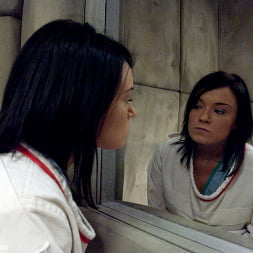 Amber Rayne en 'Kink' Centro de detención de Sunnydale (Miniatura 4)