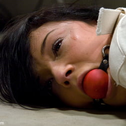 Amber Rayne en 'Kink' Centro de detención de Sunnydale (Miniatura 8)