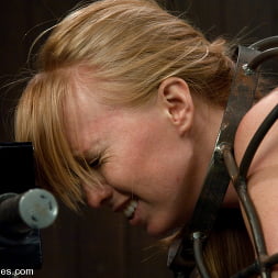 Ami Emerson in 'Kink' Ami Emerson (Thumbnail 5)
