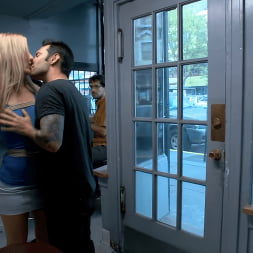 Amy Brooke en 'Kink' Puta anal (Miniatura 1)