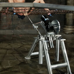 Angel Long in Angel Long (Photo 12) Angel Long in 'Kink' Angel Long (Thumbnail 12)