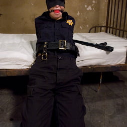Annie Cruz in Street Girls (Photo 11) Annie Cruz in 'Kink' Street Girls (Thumbnail 11)