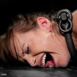 Bella Rossi in 'Kink' - Captured Cunt (Thumbnail 7)