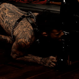 Brittany Andrews en El nuevo esclavo se deja ahogar y golpear: Brittany Andrews y Inkfit (foto 2) Brittany Andrews en 'Kink' El nuevo esclavo se deja ahogar y golpear: Brittany Andrews y Inkfit (Miniatura 2)