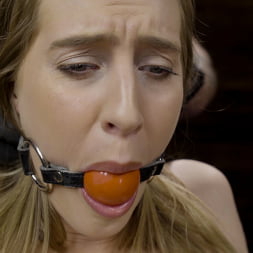 Cadence Lux en 'Kink' in Brutally Devastating Torment and Bondage (Miniatura 1)
