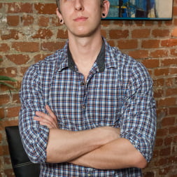 Cameron Dee in 'Kink' Burglary Alert (Thumbnail 10)