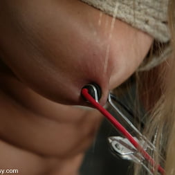 Cassie in Cassie (Photo 7) Cassie in 'Kink' Cassie (Thumbnail 7)