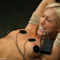 Cassie in Cassie (Photo 13) Cassie in 'Kink' Cassie (Thumbnail 13)