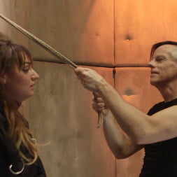 Charlotte Cross en 'Kink' Camisas de fuerza para el bondage y el sexo (Miniatura 12)
