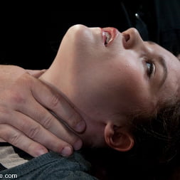 Charlotte Vale in As honest and real as a girl gets. (Photo 16) Charlotte Vale in 'Kink' As honest and real as a girl gets. (Thumbnail 16)