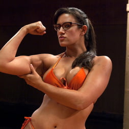Cheyenne Jewel en 'Kink' Combate en parejas de la primera ronda de julio. Las Bellas de Nightmare contra Cheyenne y Penny (Miniatura 12)