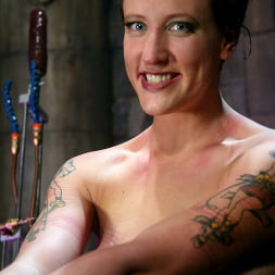 Claire Adams in and Nina (Photo 15) Claire Adams in 'Kink' and Nina (Thumbnail 15)