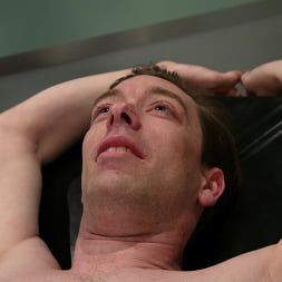Cole Conners en 'Kink' and Michael J Cox (Miniatura 15)