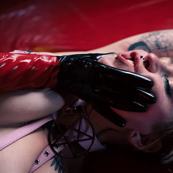 Divine Eve en 'Kink' Castigo gigante: Lady Perse y Divine Eve (Miniatura 5)
