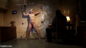 Dylan Ryan en 'Tall hot blonde on tip-toes hanging from a crotch rope, made to squirt.'