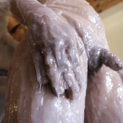 Elise Graves in Silicone Encasement: Part One (Photo 22) Elise Graves in 'Kink' Silicone Encasement: Part One (Thumbnail 22)