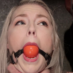 Ella Nova en 'Kink' La adorable zorra Ella Nova se deja follar por el Sargento Mayor (Miniatura 4)