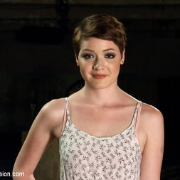 Emma Snow en 'Kink' La sauna (Miniatura 2)