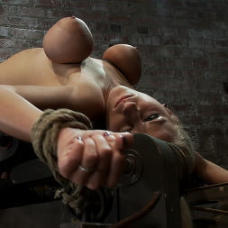 Haley Cummings en Una chica de 19 años tuvo un orgasmo que le llevó al límite. ¿Es posible tener un orgasmo que le lleve a la locura? ¡Casi lo descubrimos! (foto 2) Haley Cummings en 'Kink' Una chica de 19 años tuvo un orgasmo que le llevó al límite. ¿Es posible tener un orgasmo que le lleve a la locura? ¡Casi lo descubrimos! (Miniatura 2)