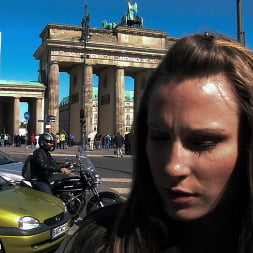 Harmony in 'Kink' Rose is Back (Thumbnail 9)