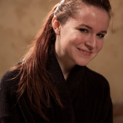 Iona Grace en 'Kink' Día 1 - Admisión de siete esclavos (Miniatura 9)