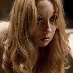 Iona Grace en 'Kink' Día 1 - Admisión de siete esclavos (Miniatura 12)