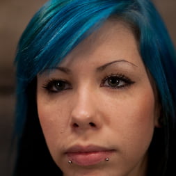 Iona Grace in Day 3 - red and blue (Photo 8) Iona Grace in 'Kink' Day 3 - red and blue (Thumbnail 8)