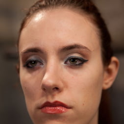 Iona Grace in Day 3 - red and blue (Photo 9) Iona Grace in 'Kink' Day 3 - red and blue (Thumbnail 9)