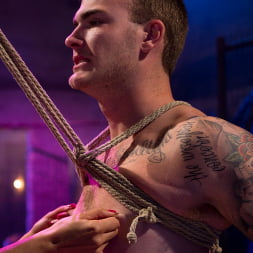 Isis Love en Cristiano Wilde (foto 11) Isis Love en 'Kink' Cristiano Wilde (Miniatura 11)