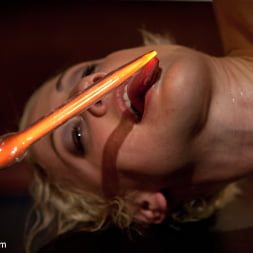 Isis Love in Dylan Returns (Photo 15) Isis Love in 'Kink' Dylan Returns (Thumbnail 15)