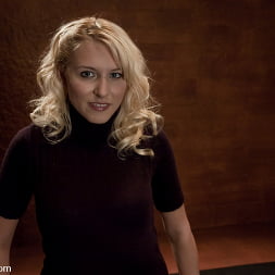 Isis Love in Fresh Find: Katie Summers (Photo 11) Isis Love in 'Kink' Fresh Find: Katie Summers (Thumbnail 11)