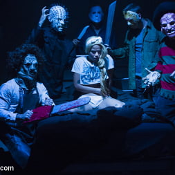 Jessica Creepshow in The Final Girl Gets Gangbanged! (Photo 8) Jessica Creepshow in 'Kink' The Final Girl Gets Gangbanged! (Thumbnail 8)