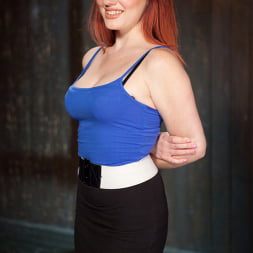 Jessica Ryan in Breaking in the New Girl (Photo 2) Jessica Ryan in 'Kink' Breaking in the New Girl (Thumbnail 2)