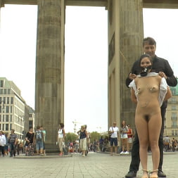 Juliette March in Needs to Exposes her Cunt to Everyone (Photo 1) Juliette March in 'Kink' Needs to Exposes her Cunt to Everyone (Thumbnail 1)