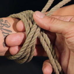 Kanso en 'Kink' Shibari 101 - Ataduras básicas de columnas (Miniatura 17)