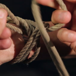 Kanso en 'Kink' Shibari 101 - Ataduras básicas de columnas (Miniatura 19)