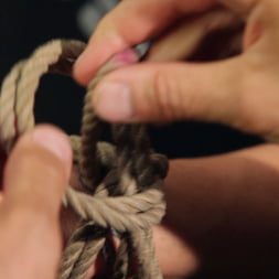 Kanso en 'Kink' Shibari 101 - Ataduras básicas de columnas (Miniatura 20)