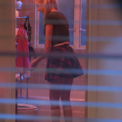Kaylee Hilton en Creepers Una película de fantasía sobre secuestros (foto 10) Kaylee Hilton en 'Kink' Creepers Una película de fantasía sobre secuestros (Miniatura 10)