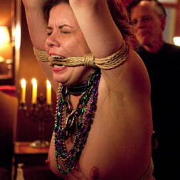 Krysta Kaos in New Moon Party (Photo 12) Krysta Kaos in 'Kink' New Moon Party (Thumbnail 12)