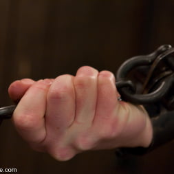 Kylie Ireland en 'Kink' Porn Legend suffering like everyone else. (Miniatura 9)