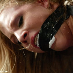Leah Luv in Leah Luv (Photo 2) Leah Luv in 'Kink' Leah Luv (Thumbnail 2)