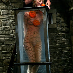Leah Wilde en 'Kink' La primera experiencia de Waterbondage de Leah Wilde, de 19 años (Miniatura 6)
