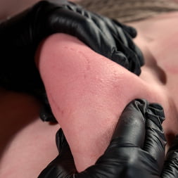 Leigh Raven in Face Down, Ass Open (Photo 23) Leigh Raven in 'Kink' Face Down, Ass Open (Thumbnail 23)