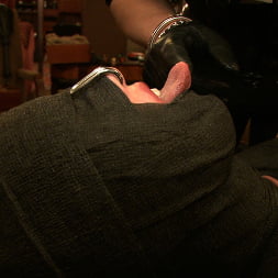 Lilla Katt in 'Kink' Service Day (Thumbnail 12)
