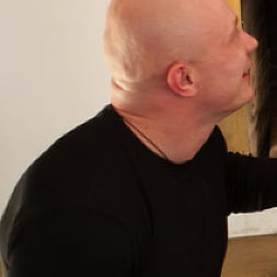 Lily Lamour en ¡¡¡Joven de 18 años en su primer gangbang!!! (foto 12) Lily Lamour en 'Kink' ¡¡¡Joven de 18 años en su primer gangbang!!! (Miniatura 12)