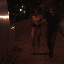 Linda en ¡Hermosa chica checa expuesta en las calles por la noche! (foto 3) Linda en 'Kink' ¡Hermosa chica checa expuesta en las calles por la noche! (Miniatura 3)